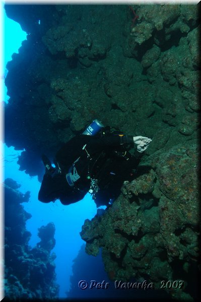12_ladne telo se nezapre, nicmene rebreather v ladnem pohybu prekazi.JPG